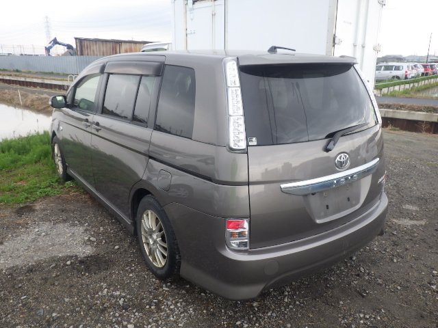 TOYOTA ISIS 2013 PLATANA V
